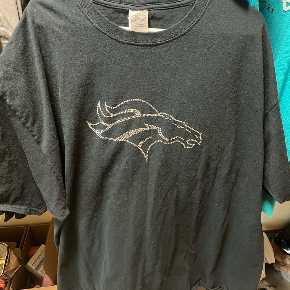 💝Black Denver Broncos T shirt - Picture 1 of 3